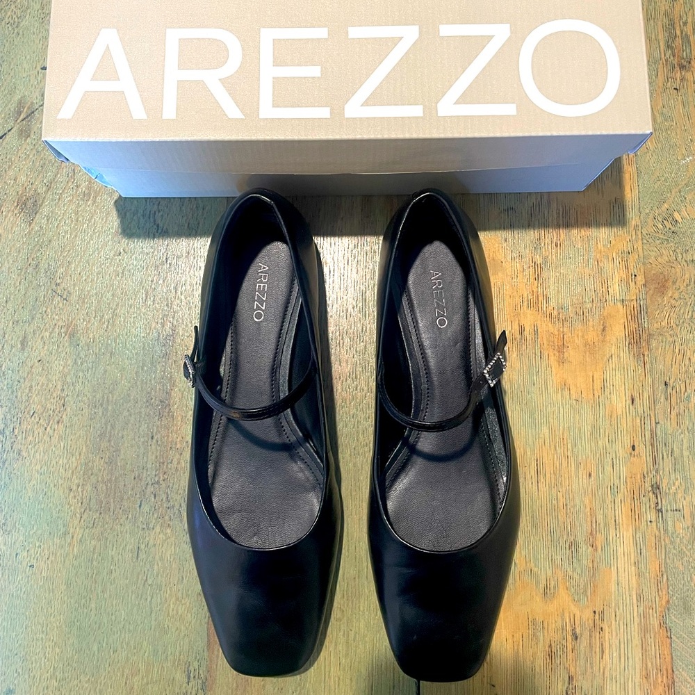 ✨Hurry Sale Special✨ 
Arezzo Eleanor black ballet flats w/rhinestone buckle